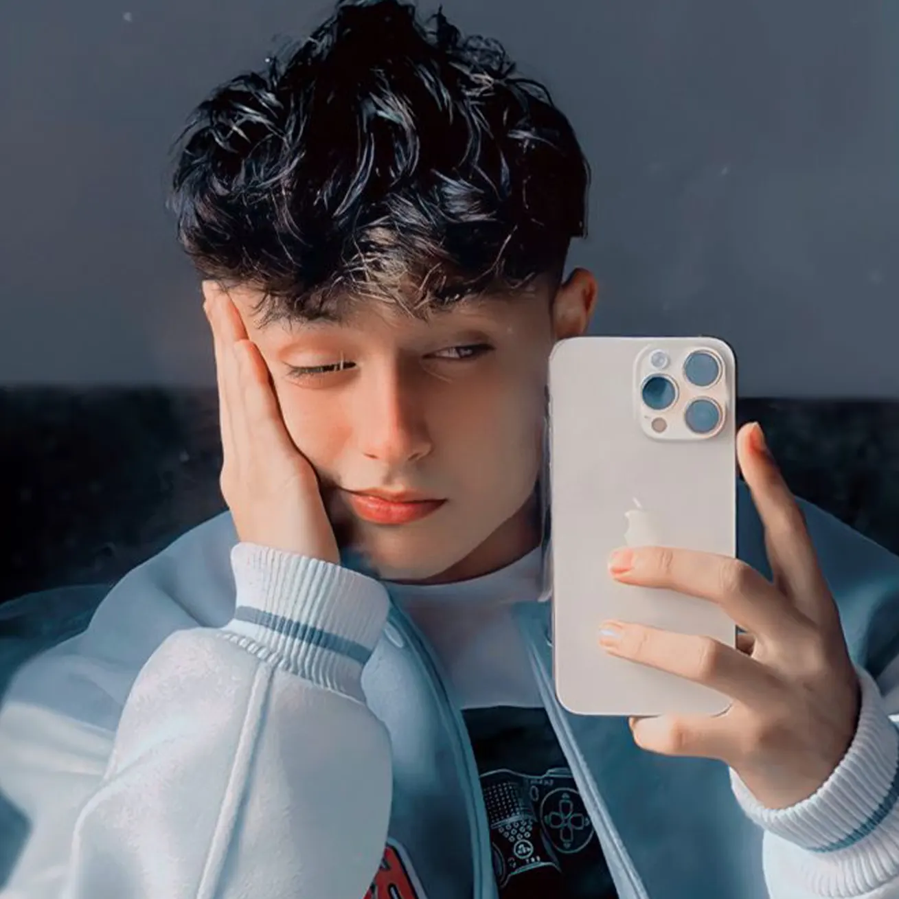 Boy DP with iphone