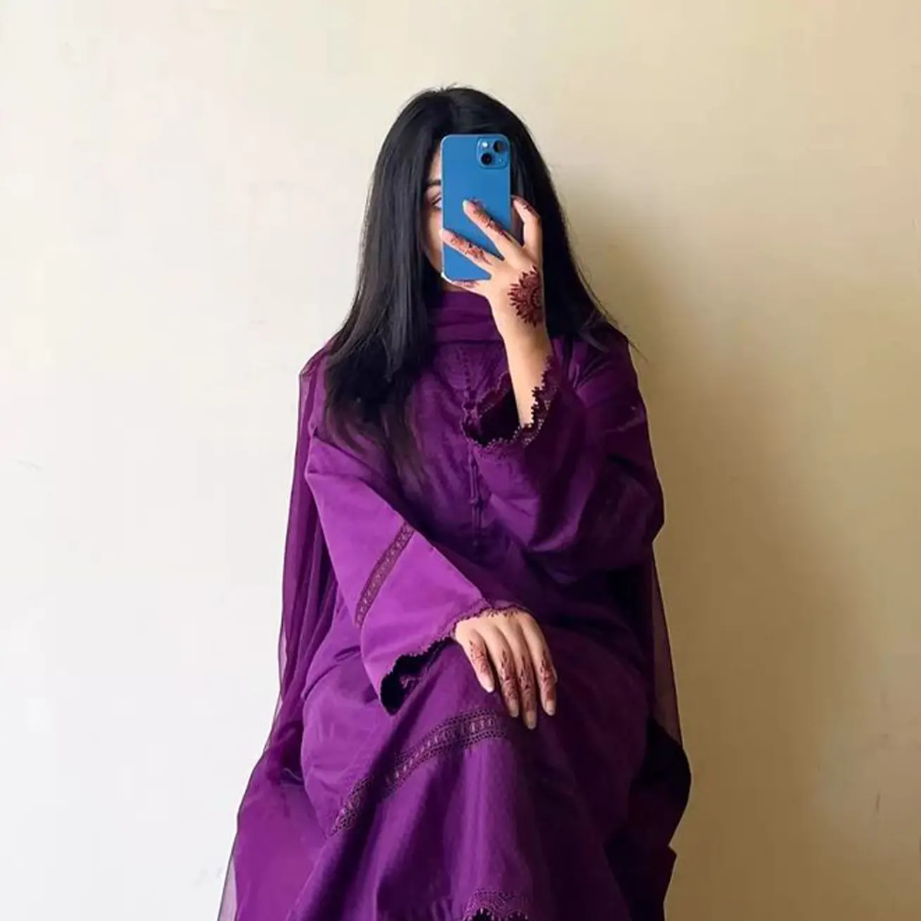 Girls Hidden Face DP iphone