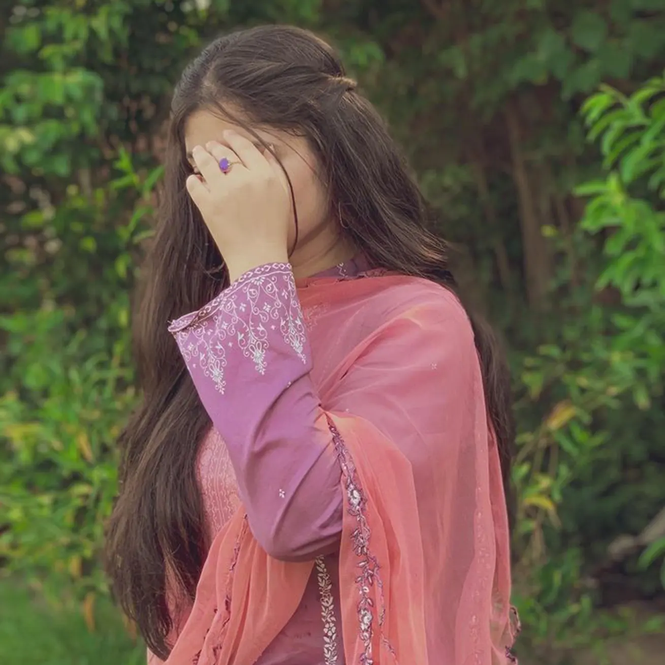 Hidden Face DP Girls DP