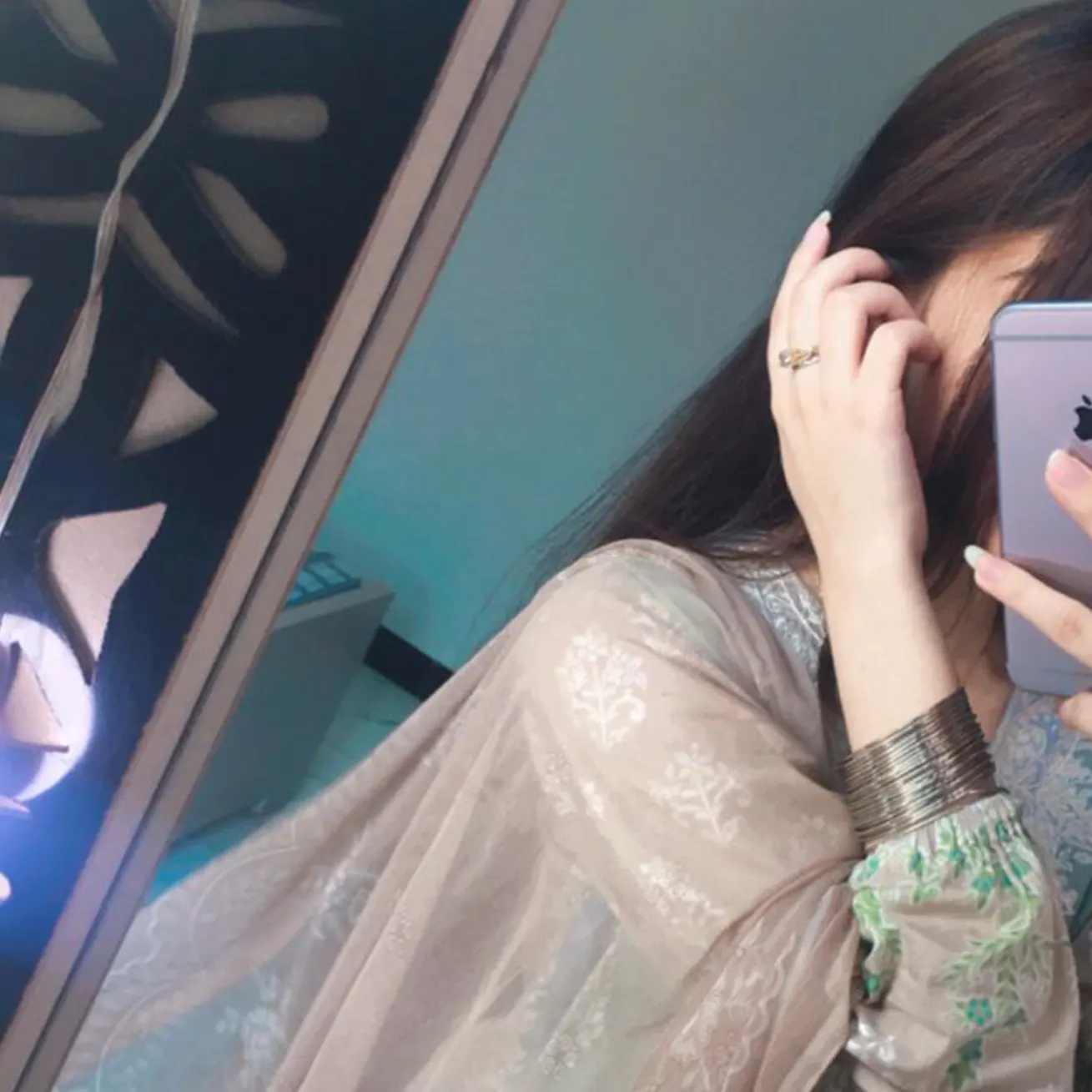 Hidden Face DP Girls for Whatsapp